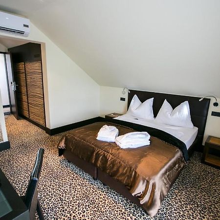 Hotel Seebrunn Am Wallersee Хендорф-ам-Валерзее Стая снимка