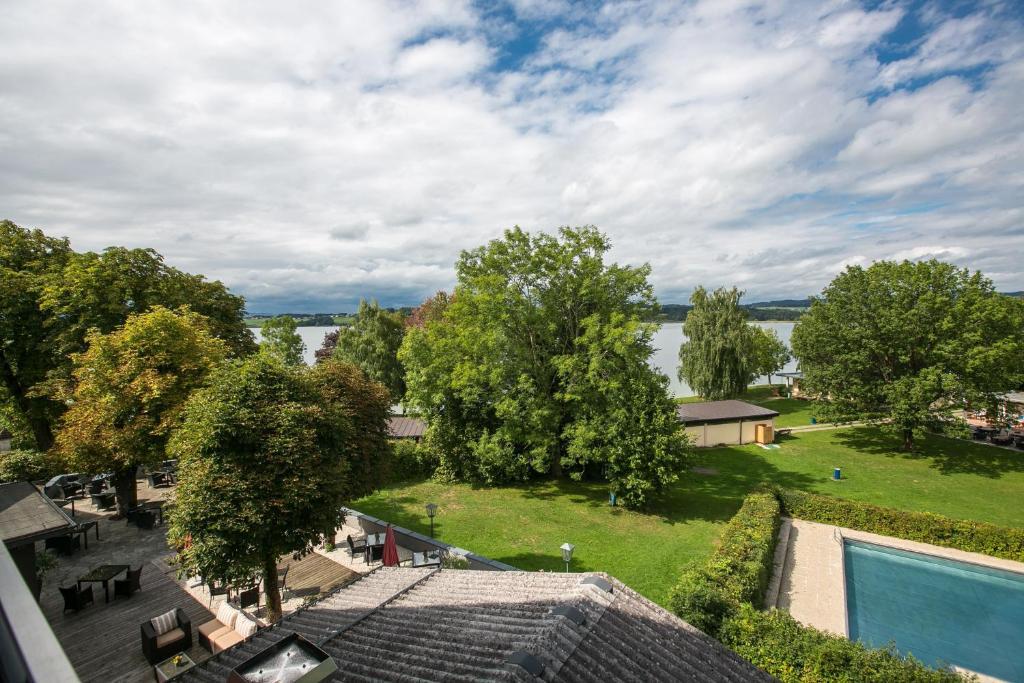 Hotel Seebrunn Am Wallersee Хендорф-ам-Валерзее Екстериор снимка