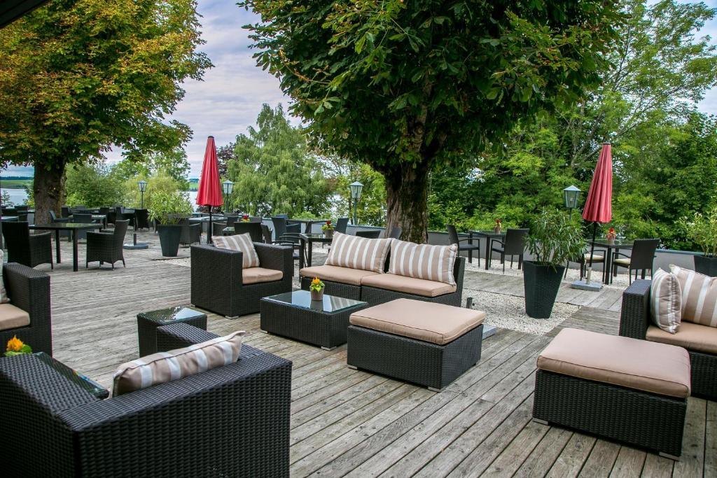 Hotel Seebrunn Am Wallersee Хендорф-ам-Валерзее Екстериор снимка
