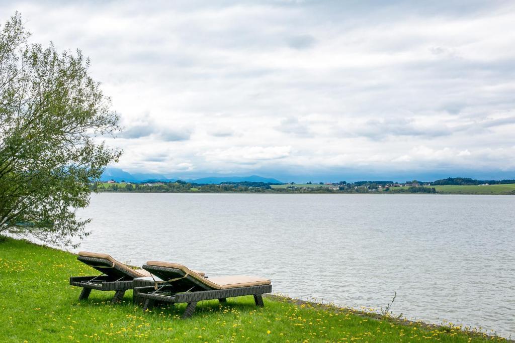 Hotel Seebrunn Am Wallersee Хендорф-ам-Валерзее Екстериор снимка