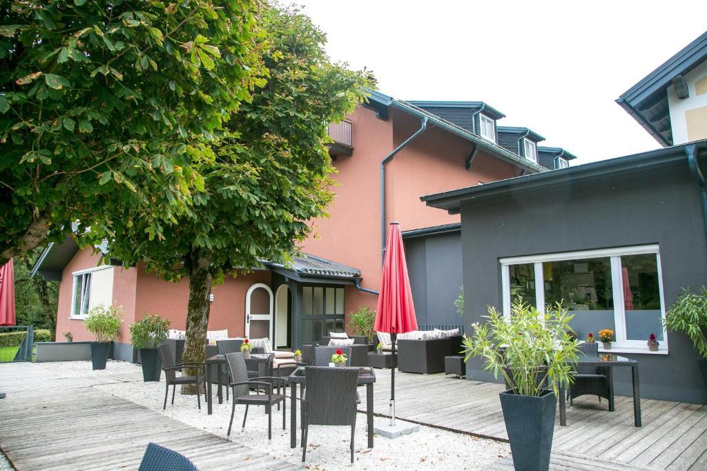 Hotel Seebrunn Am Wallersee Хендорф-ам-Валерзее Екстериор снимка