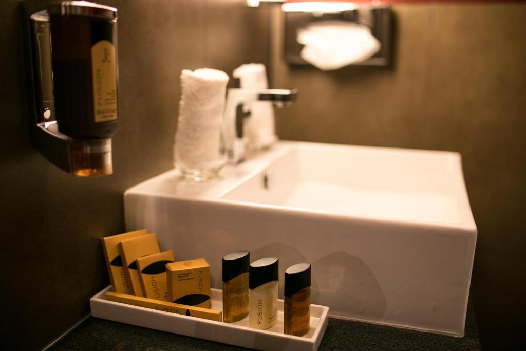 Hotel Seebrunn Am Wallersee Хендорф-ам-Валерзее Екстериор снимка