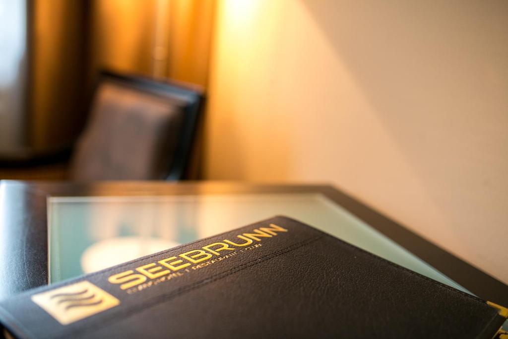 Hotel Seebrunn Am Wallersee Хендорф-ам-Валерзее Екстериор снимка