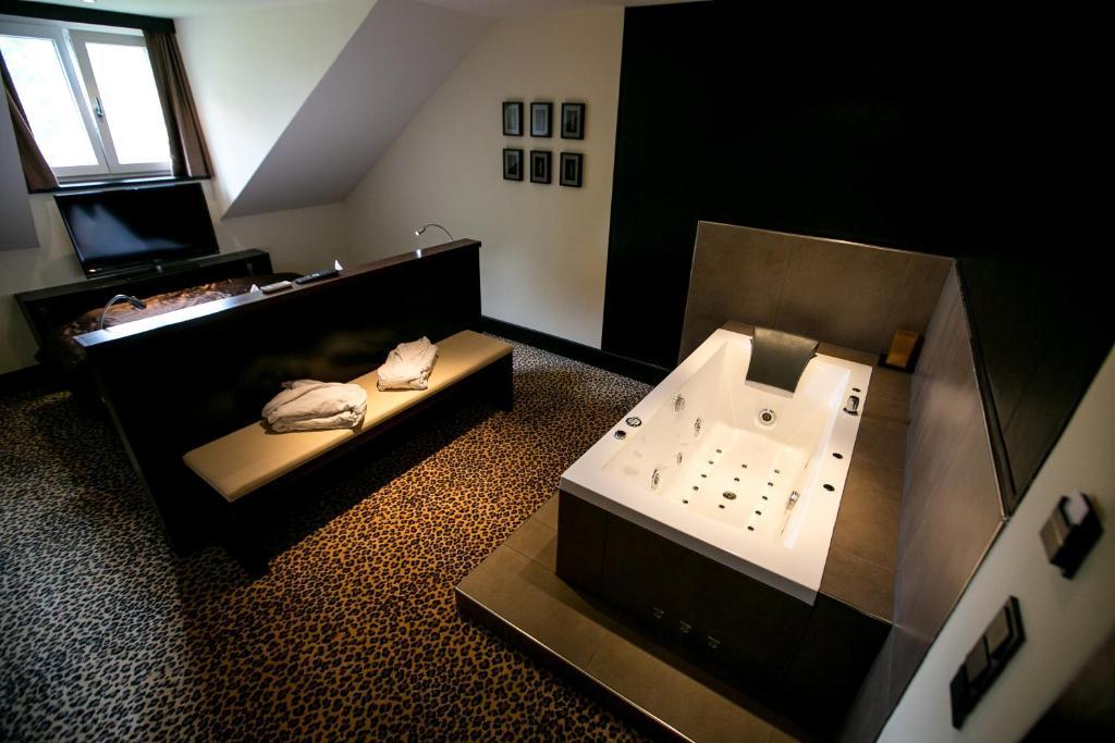 Hotel Seebrunn Am Wallersee Хендорф-ам-Валерзее Стая снимка